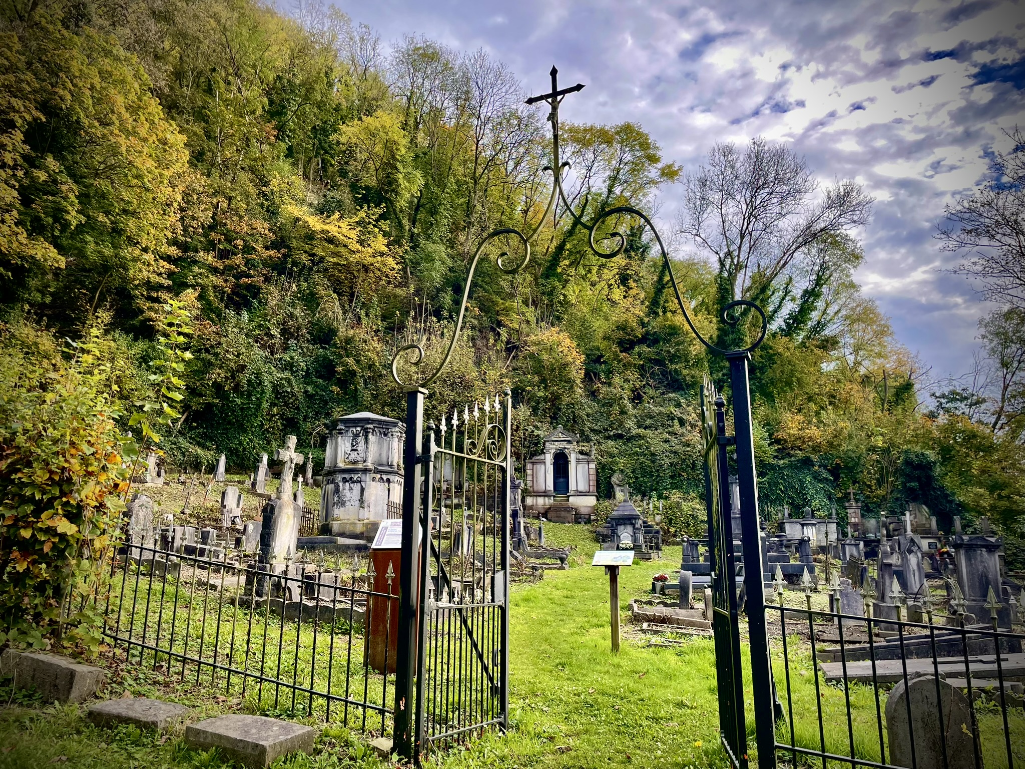 Vieux cimetière de Vaux sous Chèvremont